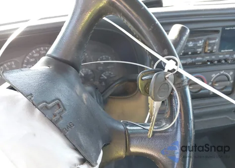 2002 Chevrolet Silverado 1500 Ls from USA, damaged, VIN 2GCEC19V621139042